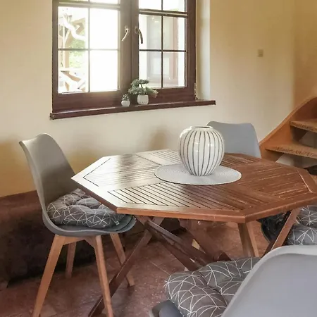 Nyaraló 2 Bedroom Gorgeous In Debina