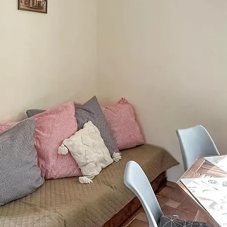 2 Bedroom Gorgeous In Debina